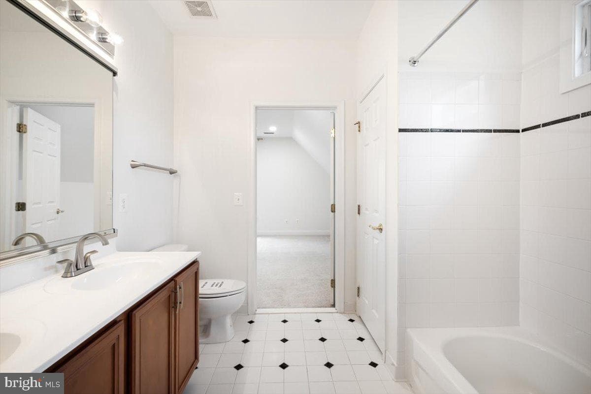 23284 Meadowvale Glen Court photo 44