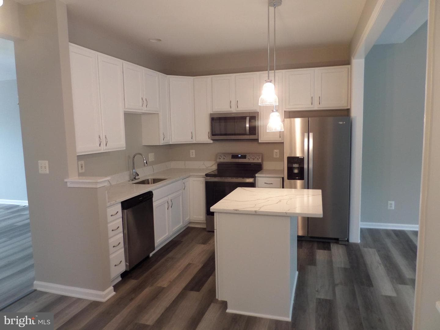 41885 Precious Square photo 24