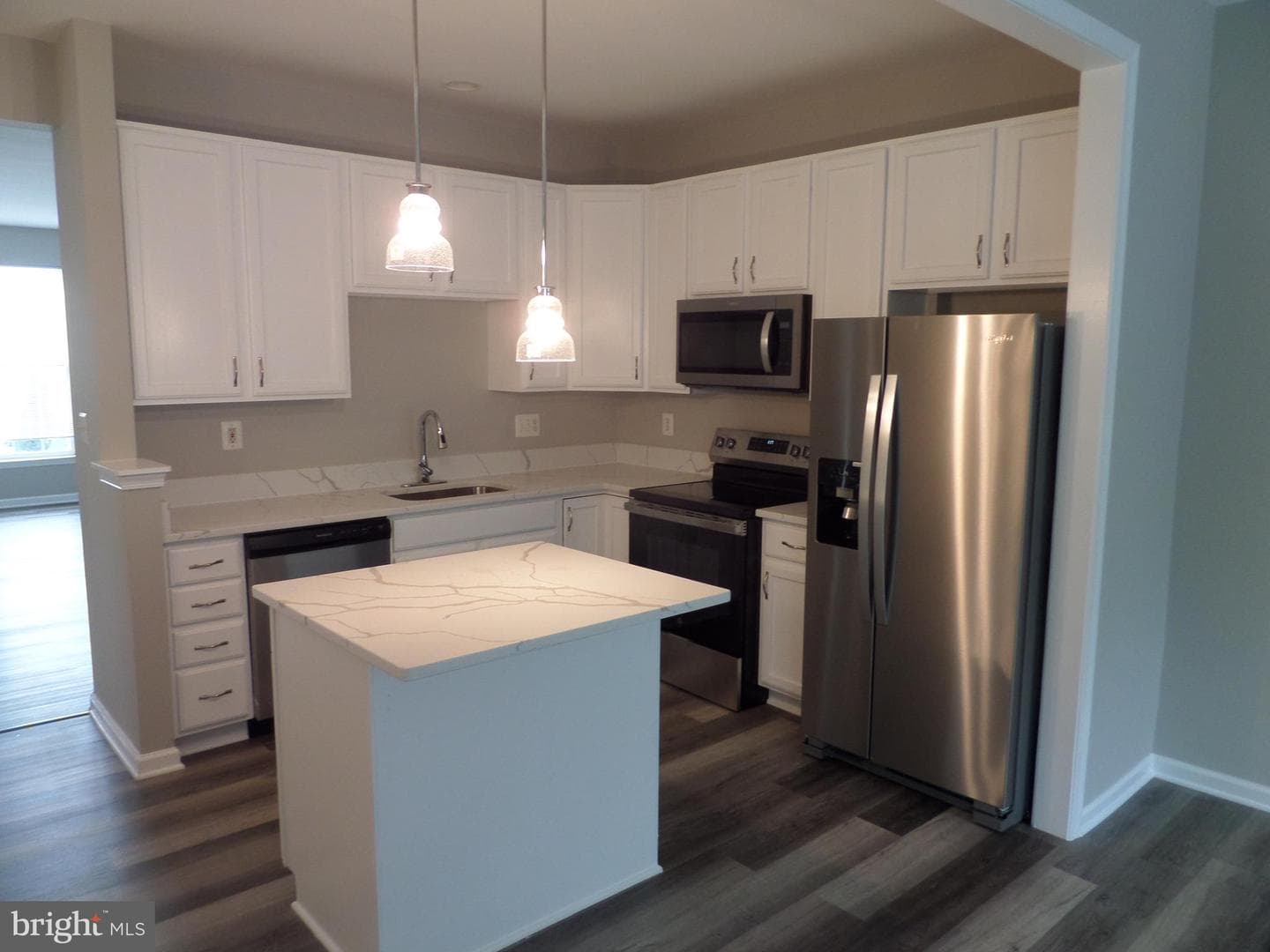 41885 Precious Square photo 28