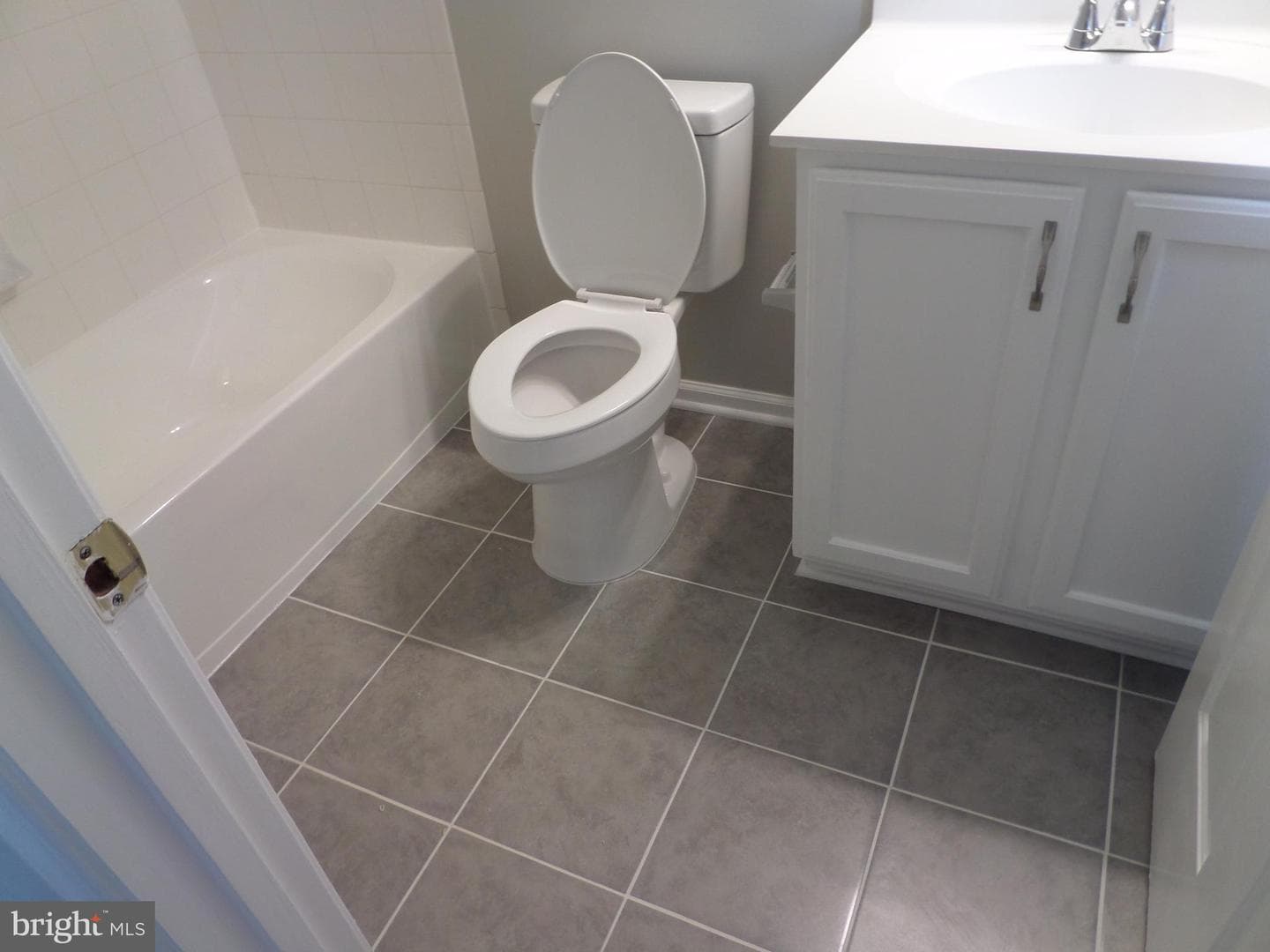 41885 Precious Square photo 50