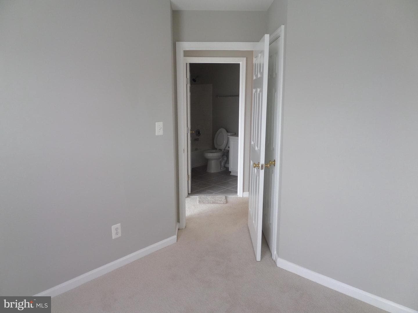 41885 Precious Square photo 55
