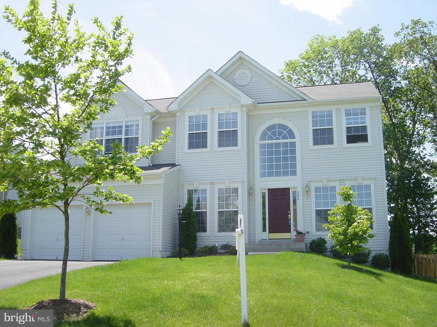 208 E King James Street E photo 1