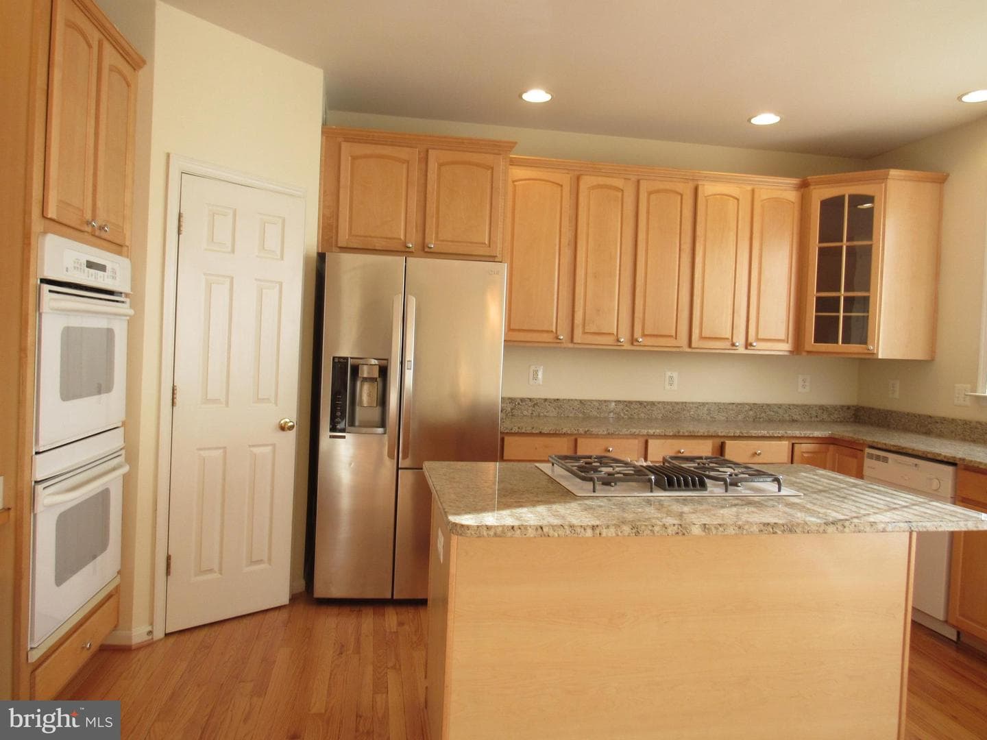 208 E King James Street E photo 2