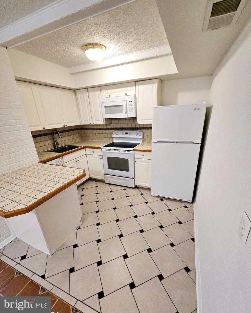 228 Roanoke Drive SE photo 8