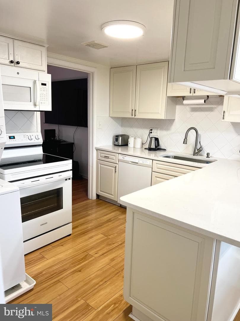 1023 Margate Court photo 3