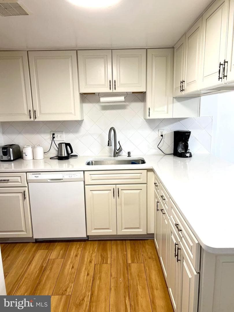 1023 Margate Court photo 4