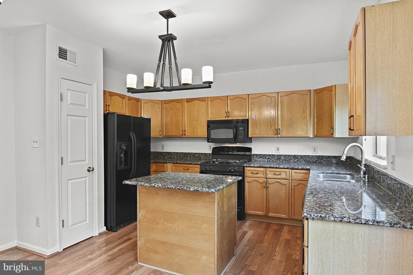 46816 Lawnes Creek Terrace photo 10