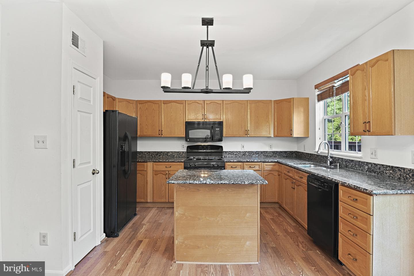 46816 Lawnes Creek Terrace photo 11