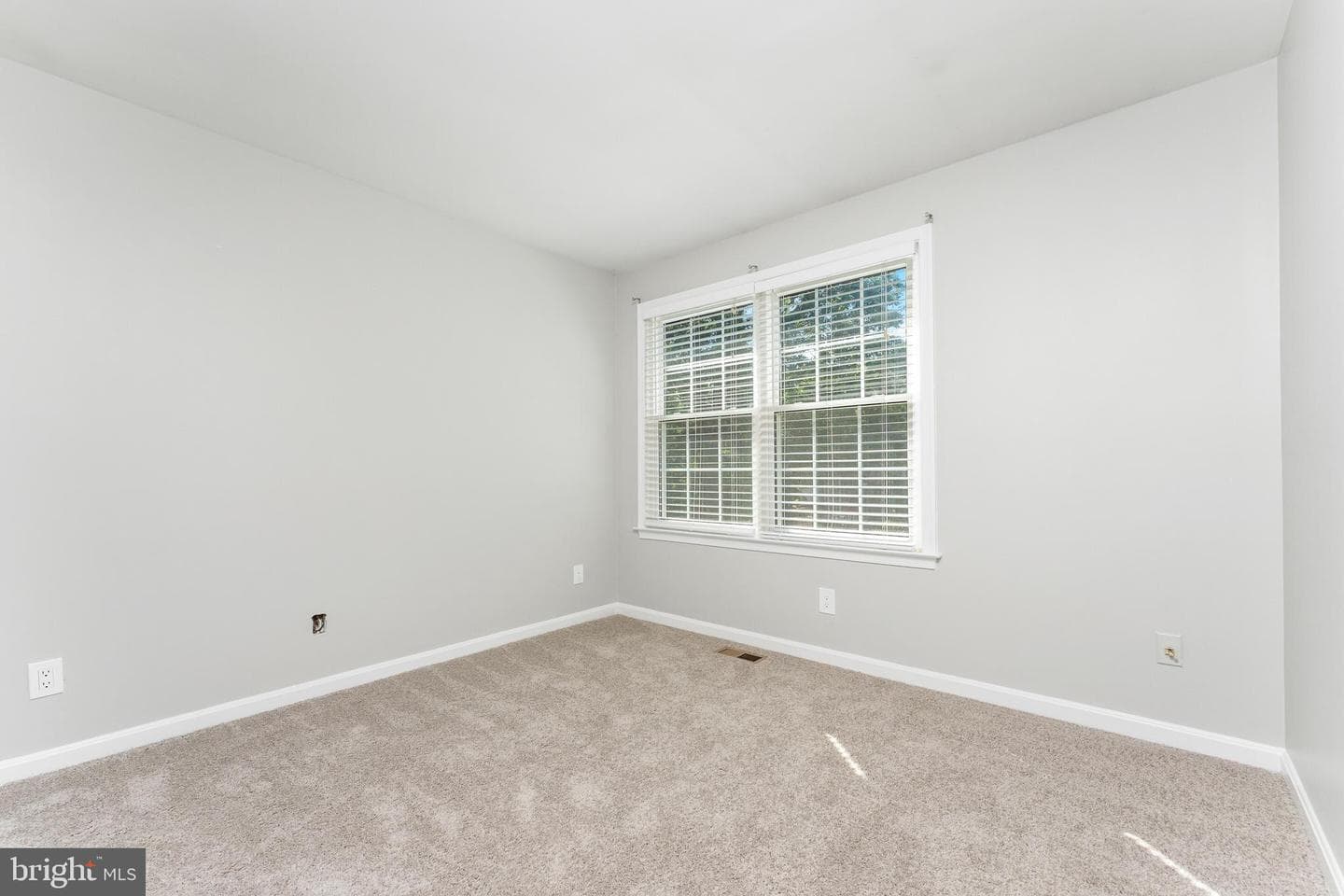 47581 Sandbank Square photo 16