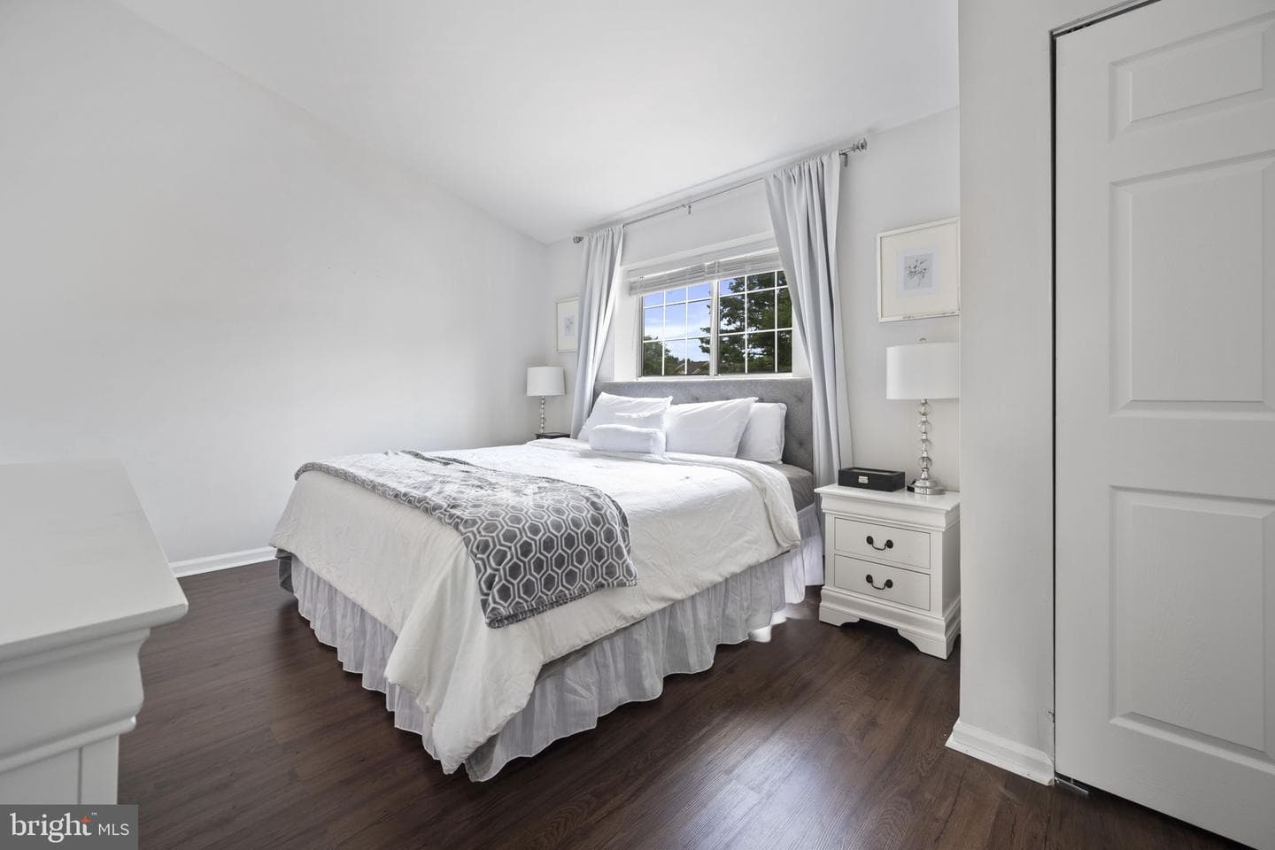 212 Saint Johns Square photo 16
