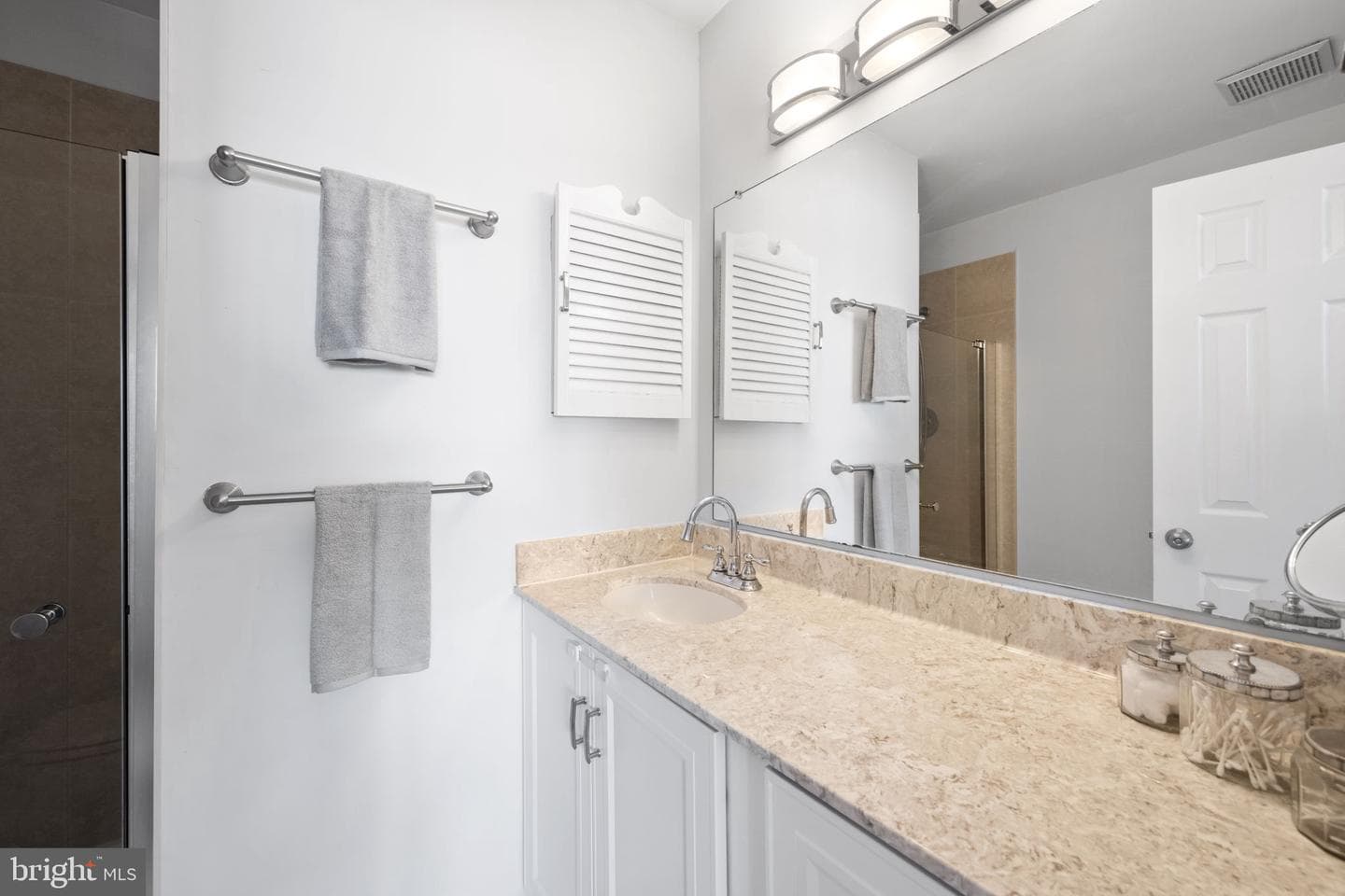 212 Saint Johns Square photo 18