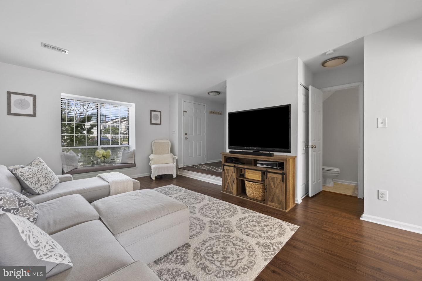 212 Saint Johns Square photo 7