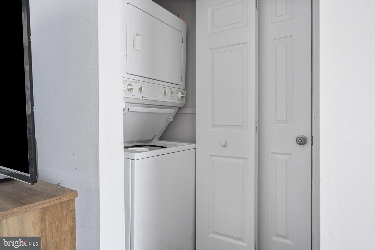 212 Saint Johns Square photo 9