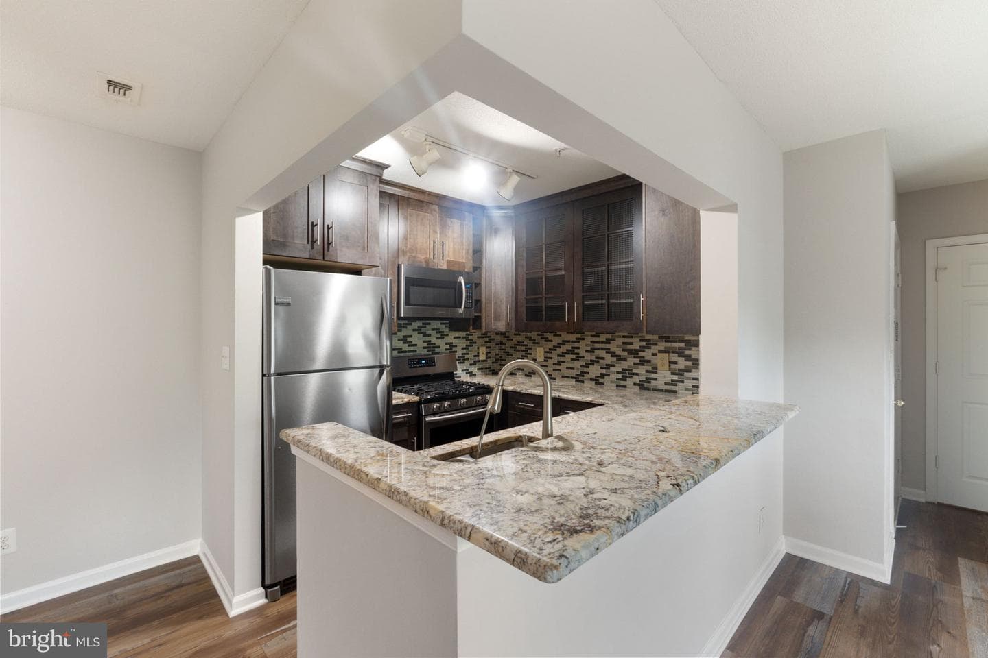 20273 Beechwood Terrace #203 photo 11