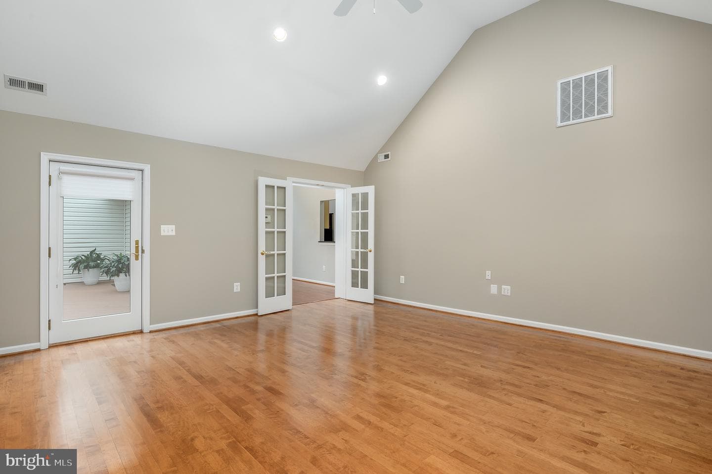 401 Spring Ridge Court photo 15