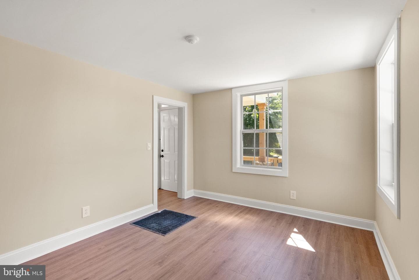 331 E G Street photo 15