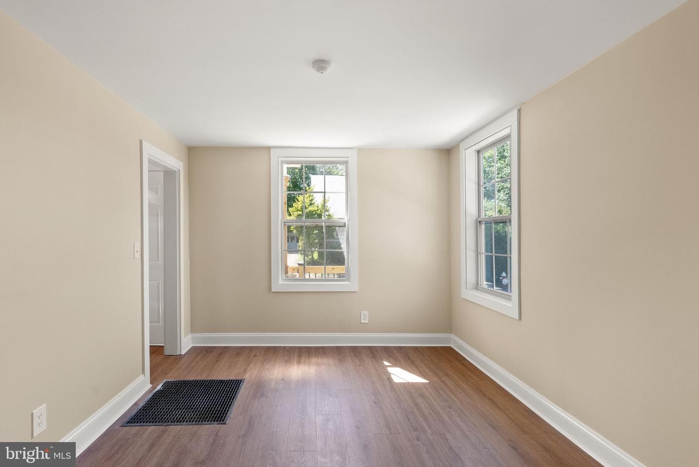 331 E G Street photo 16