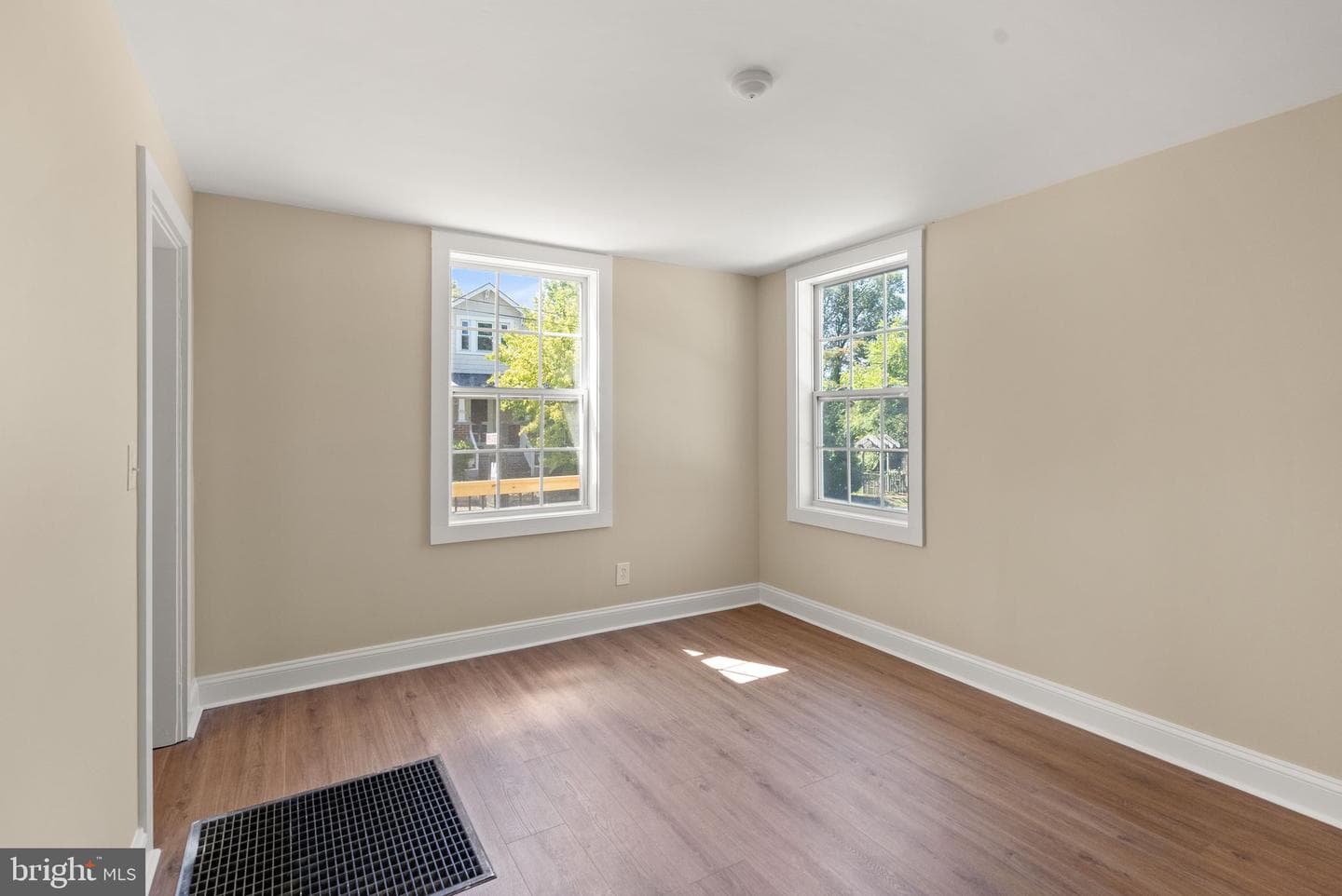 331 E G Street photo 17
