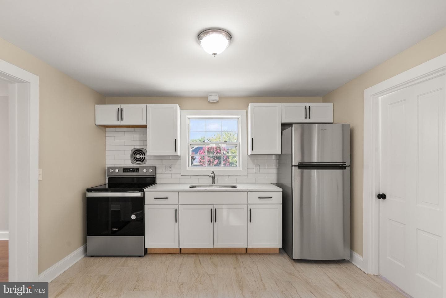331 E G Street photo 18