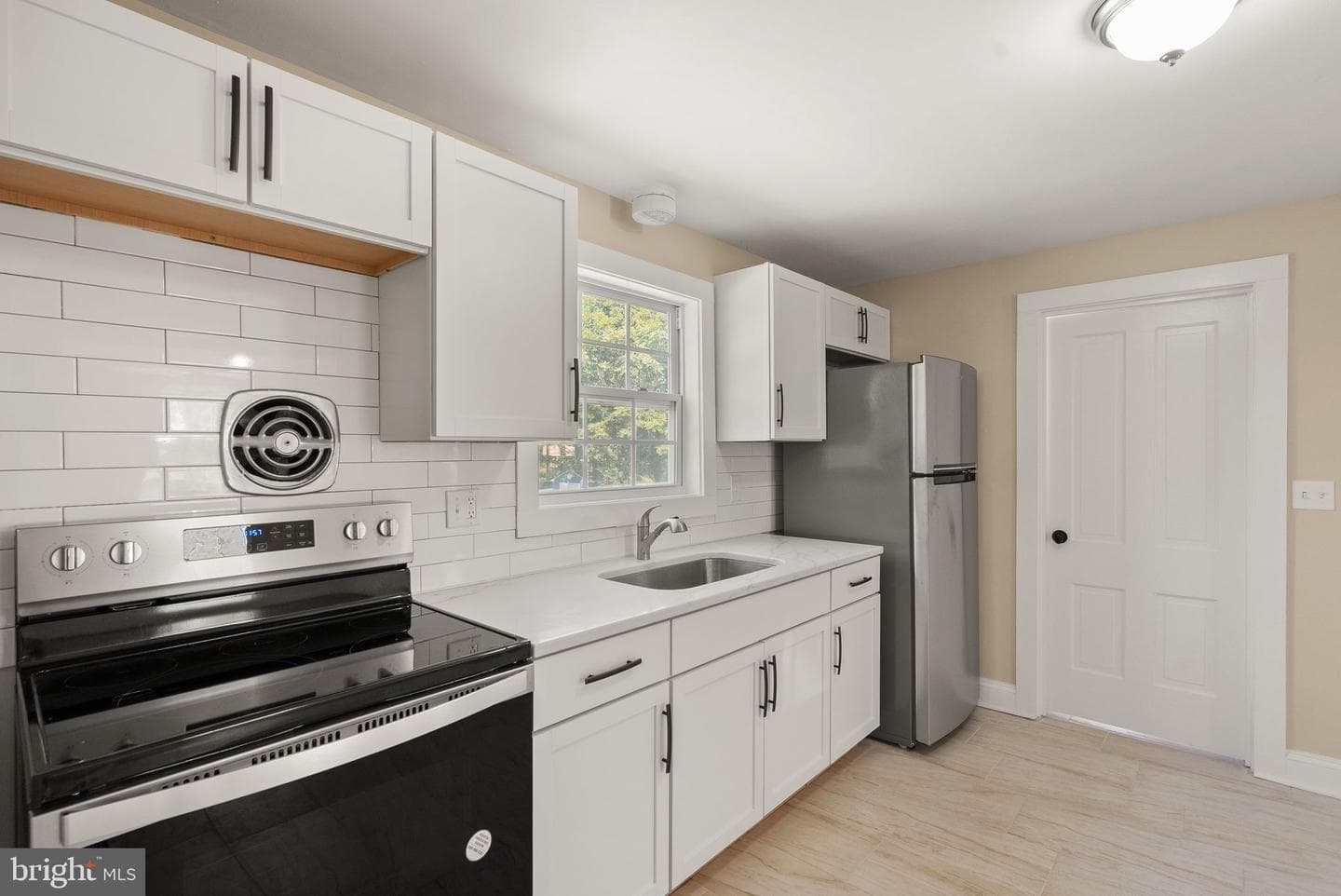 331 E G Street photo 19