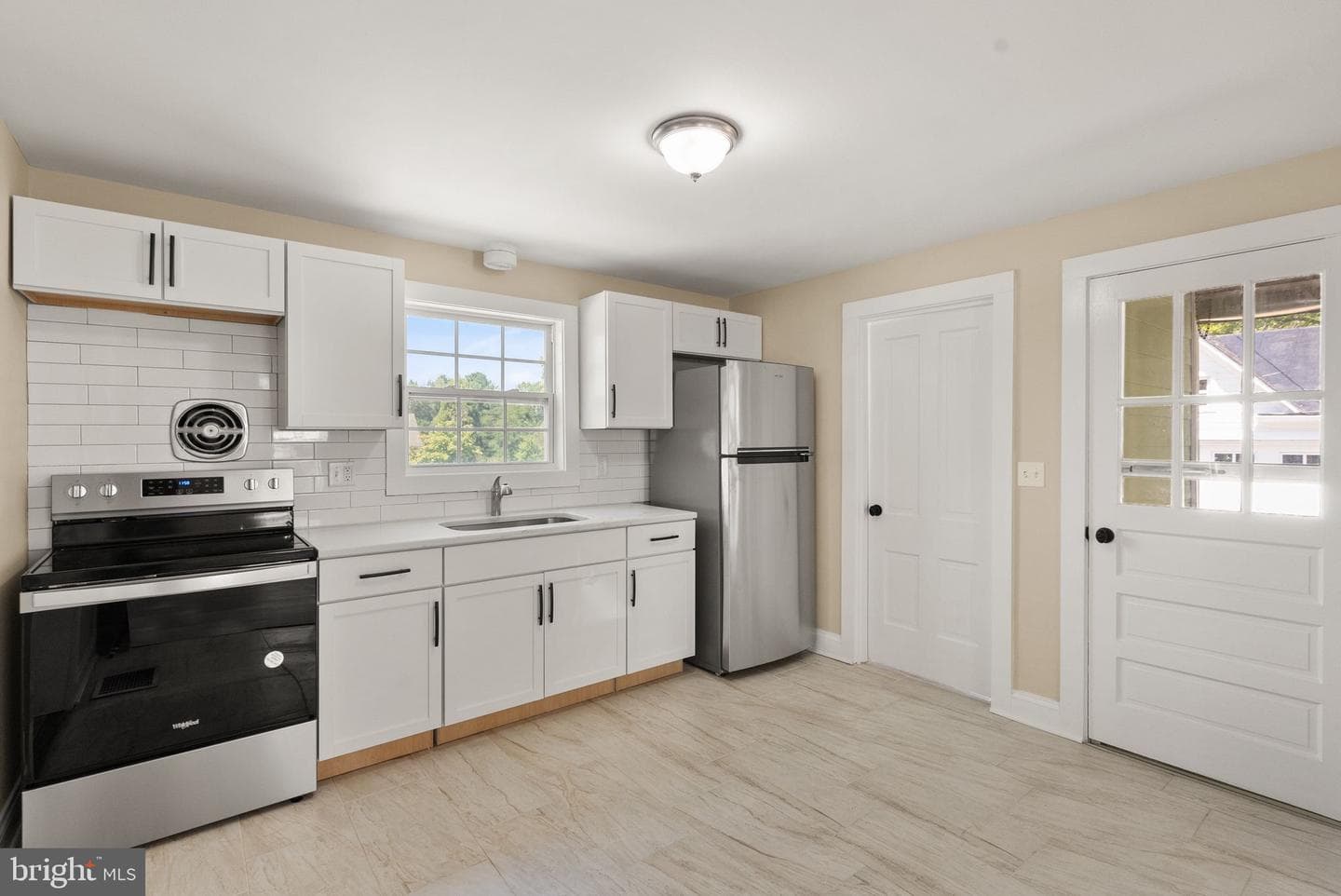 331 E G Street photo 23