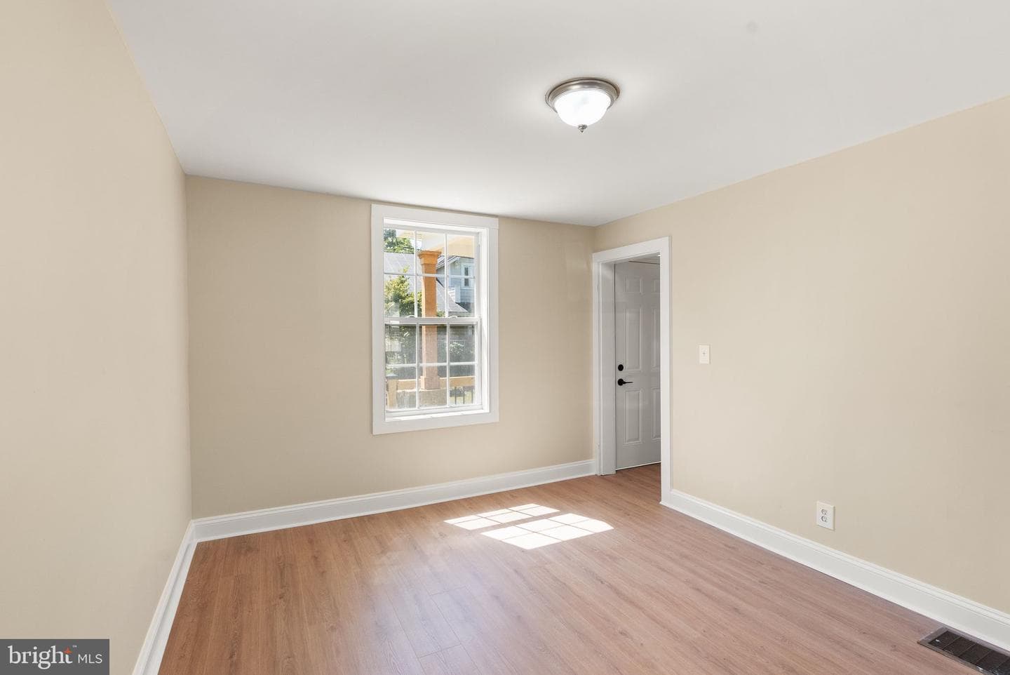 331 E G Street photo 29