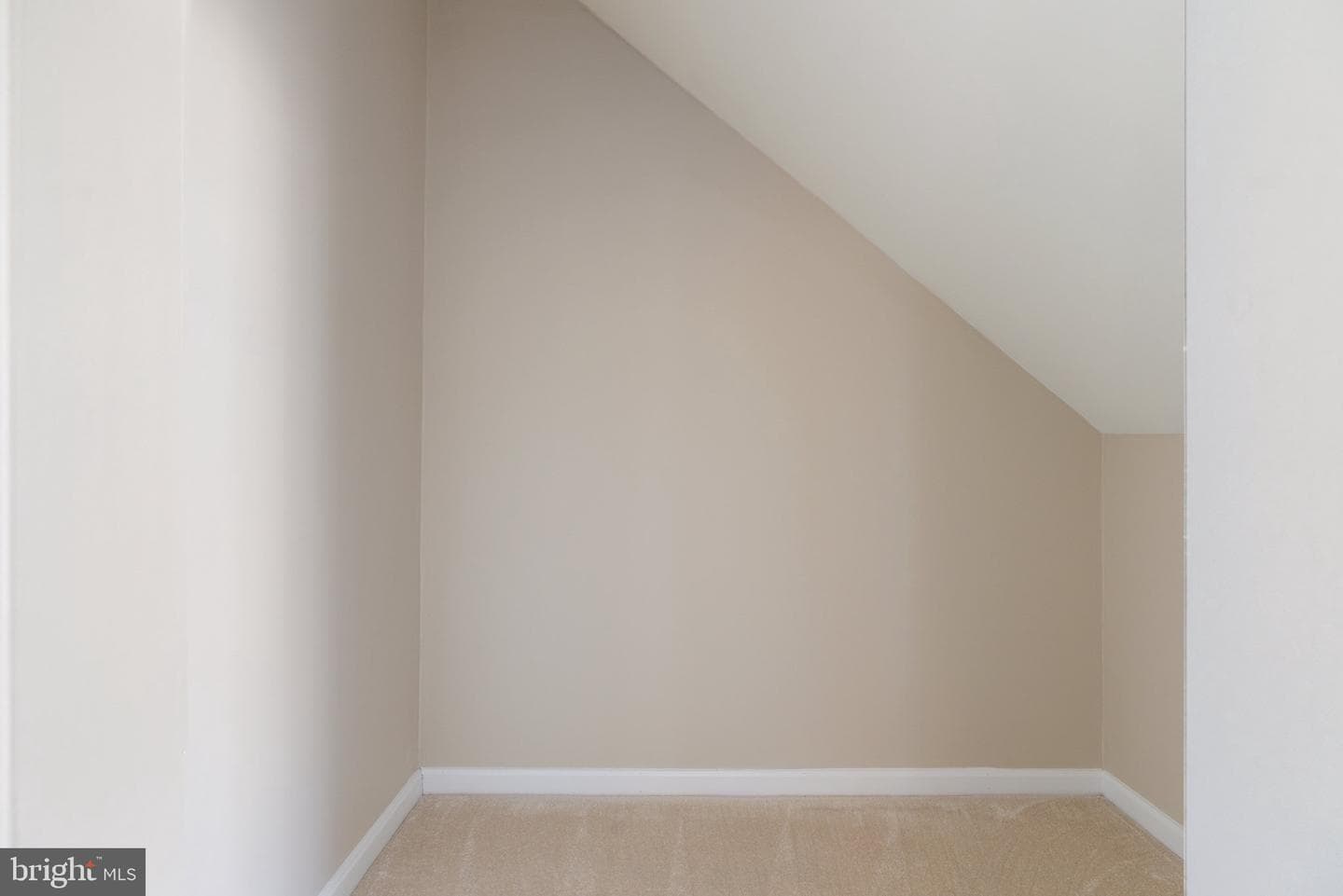 538 Gentlewood Square photo 47