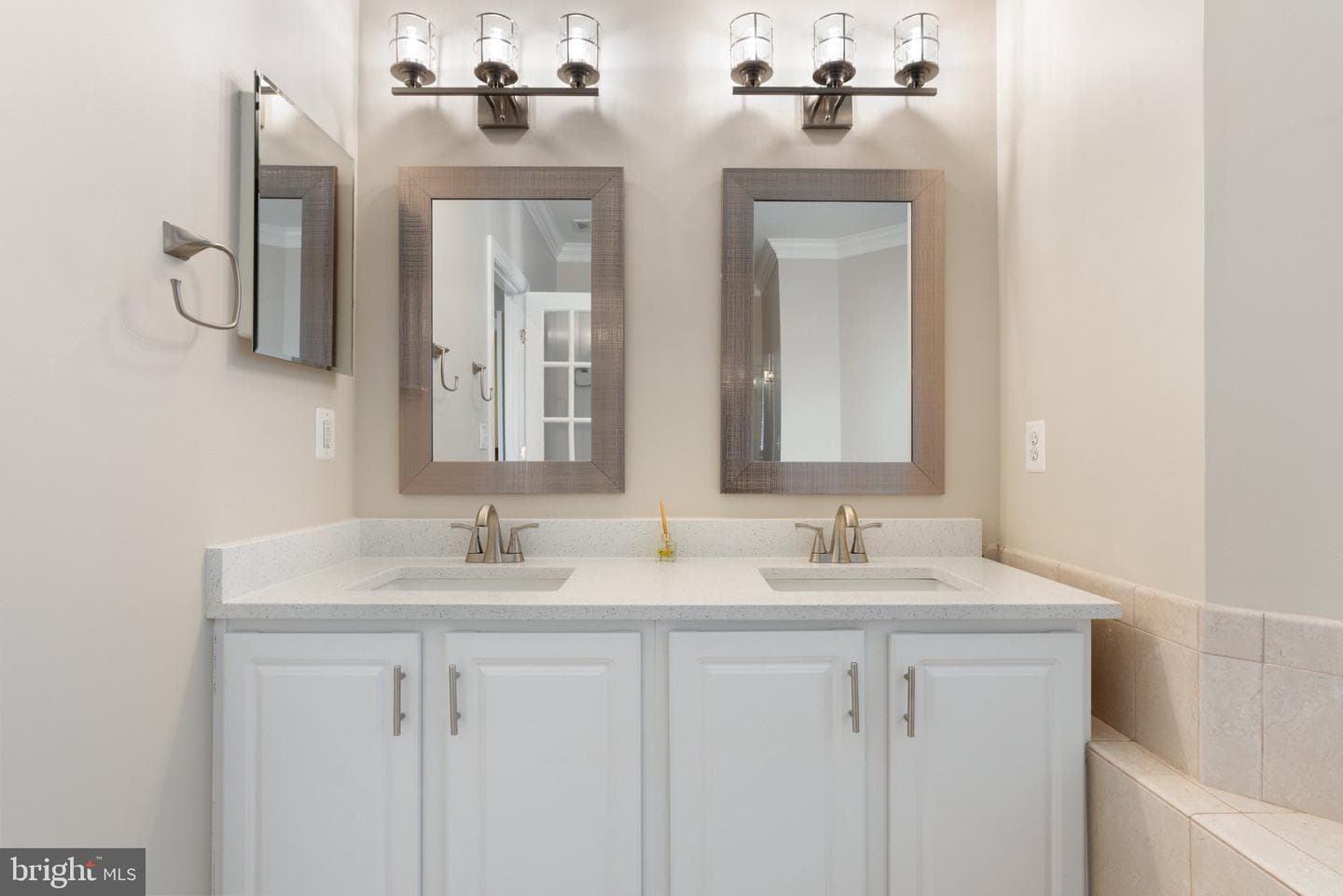 538 Gentlewood Square photo 60