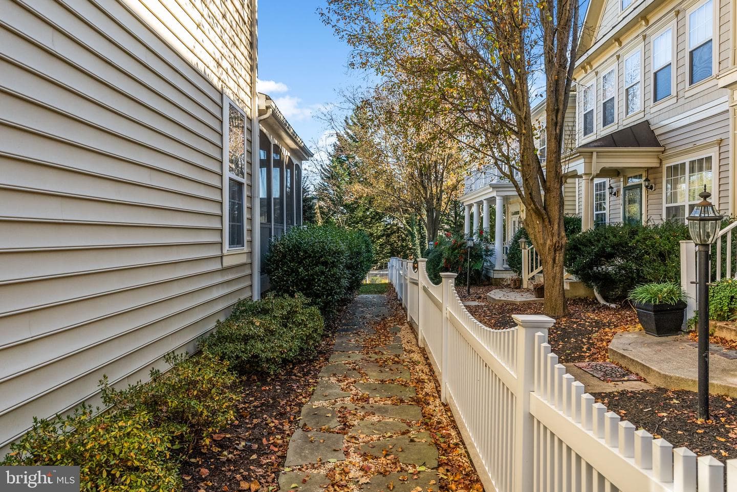538 Gentlewood Square photo 96