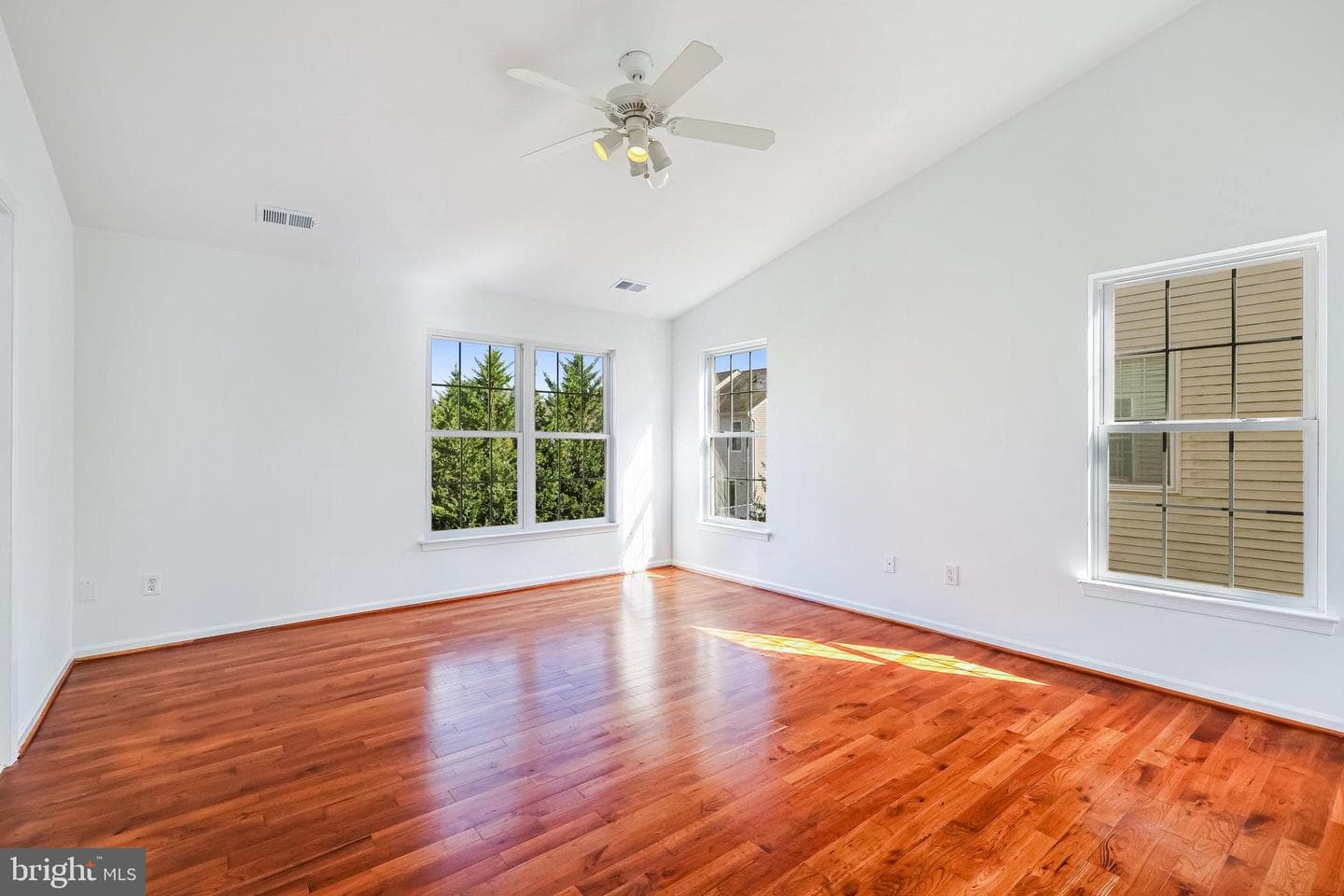 25338 Mcintyre Square photo 22