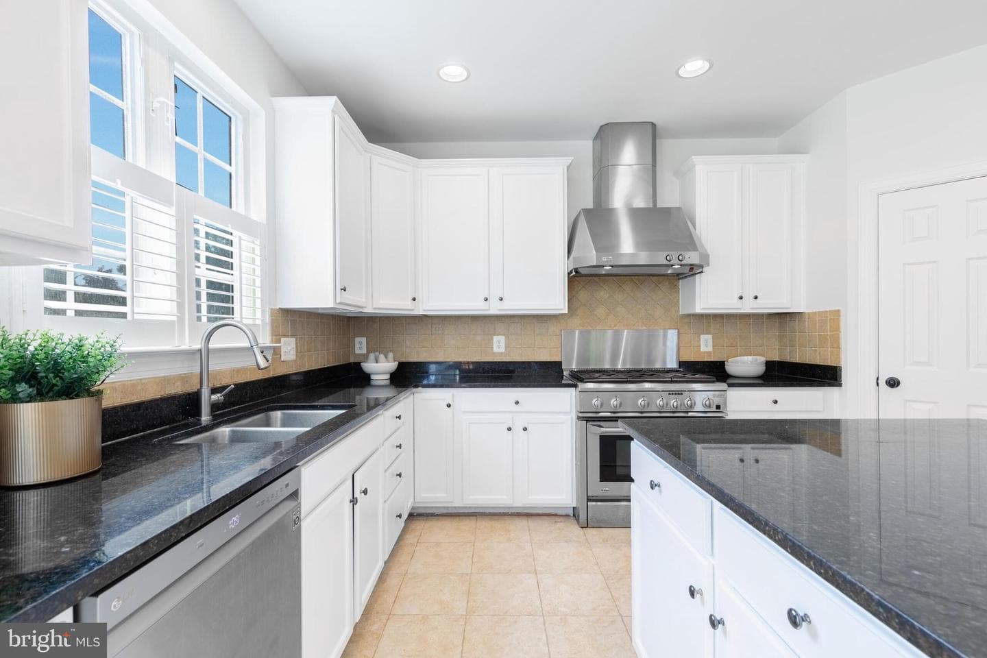 13526 Village Green Drive photo 14