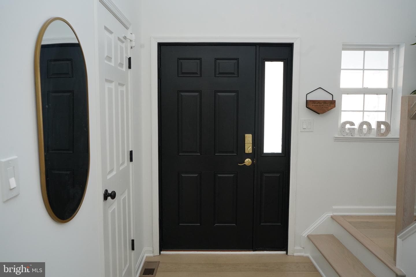 208 Mayfair Drive NE photo 17