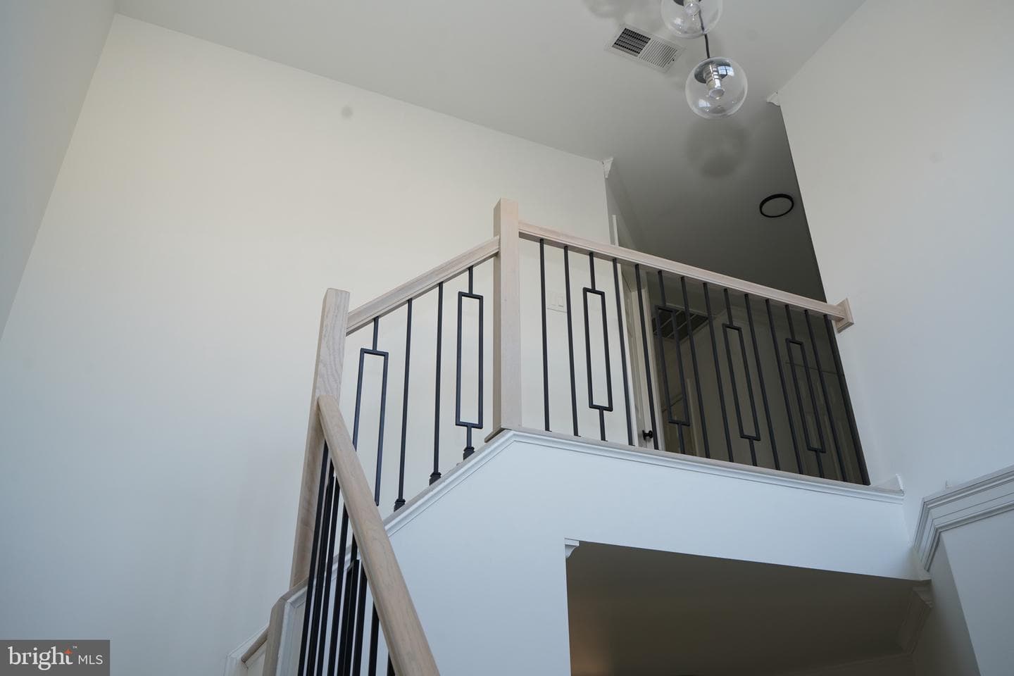 208 Mayfair Drive NE photo 18