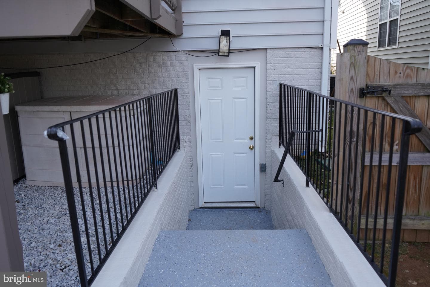 208 Mayfair Drive NE photo 2