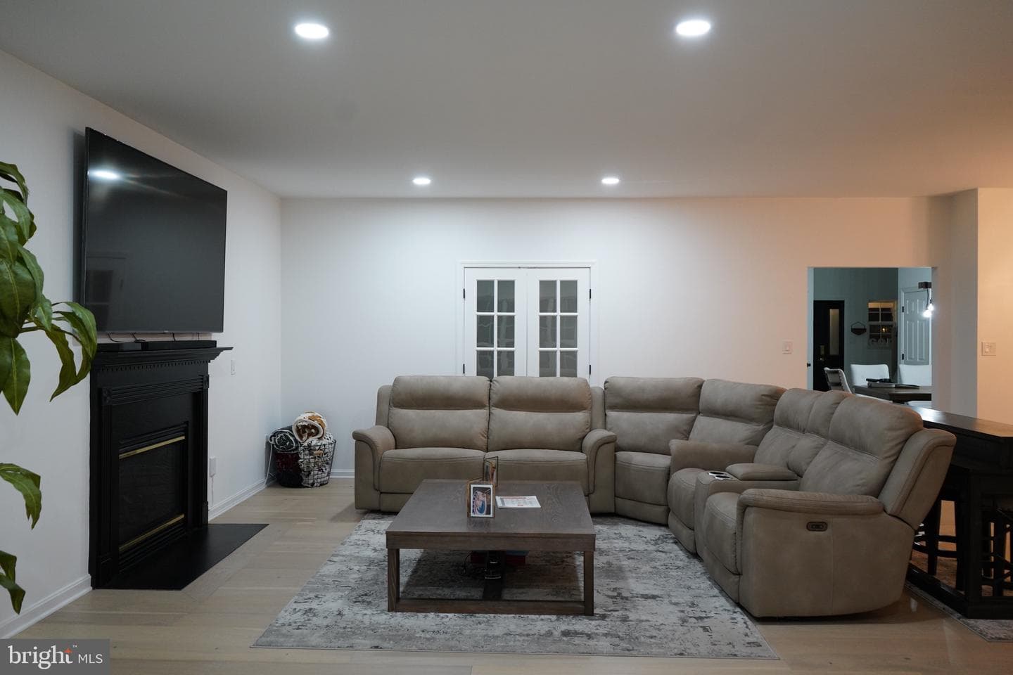 208 Mayfair Drive NE photo 8