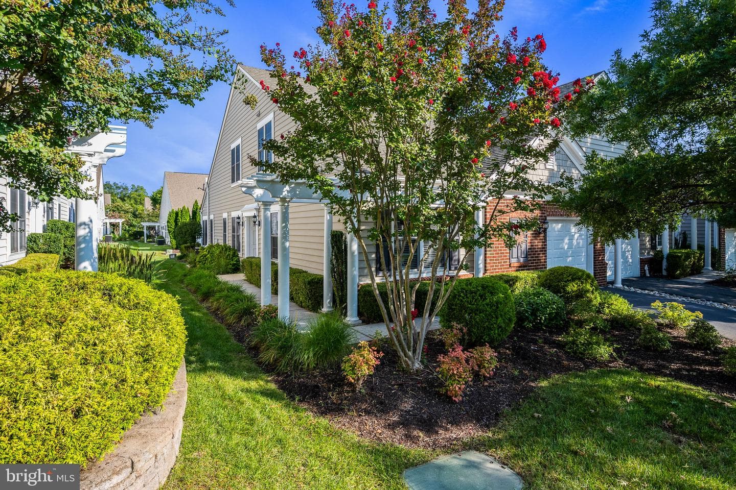 44402 Maltese Falcon Square