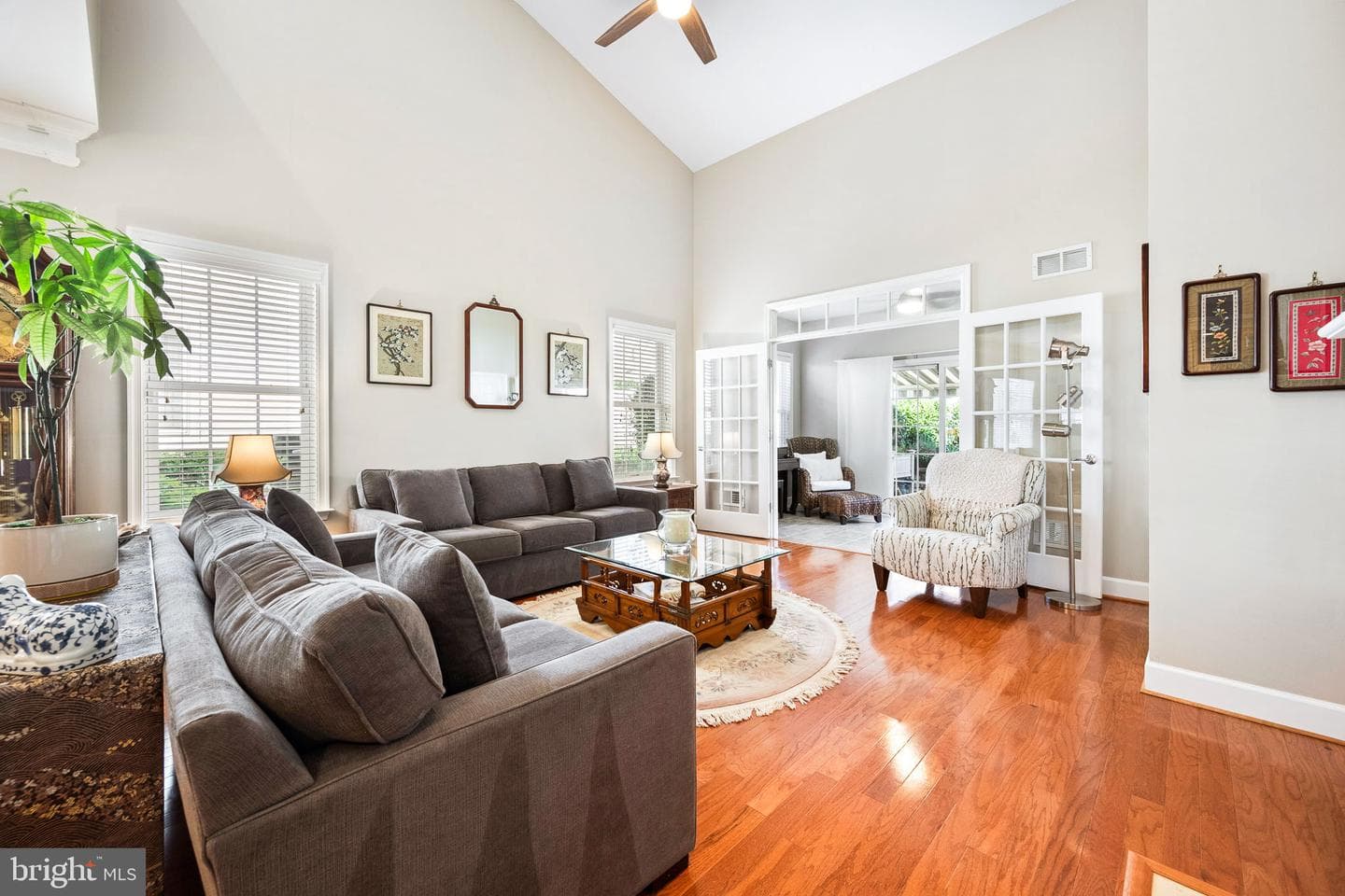 44402 Maltese Falcon Square photo 14