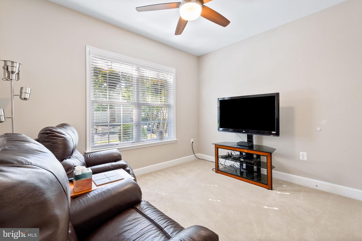 44402 Maltese Falcon Square photo 22