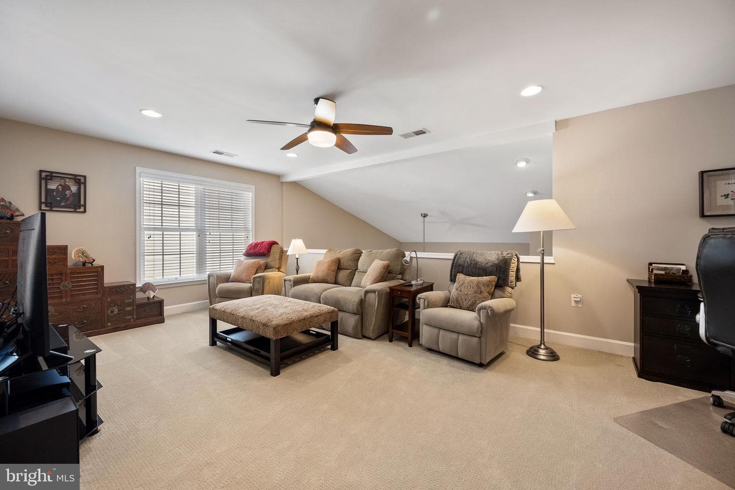 44402 Maltese Falcon Square photo 27