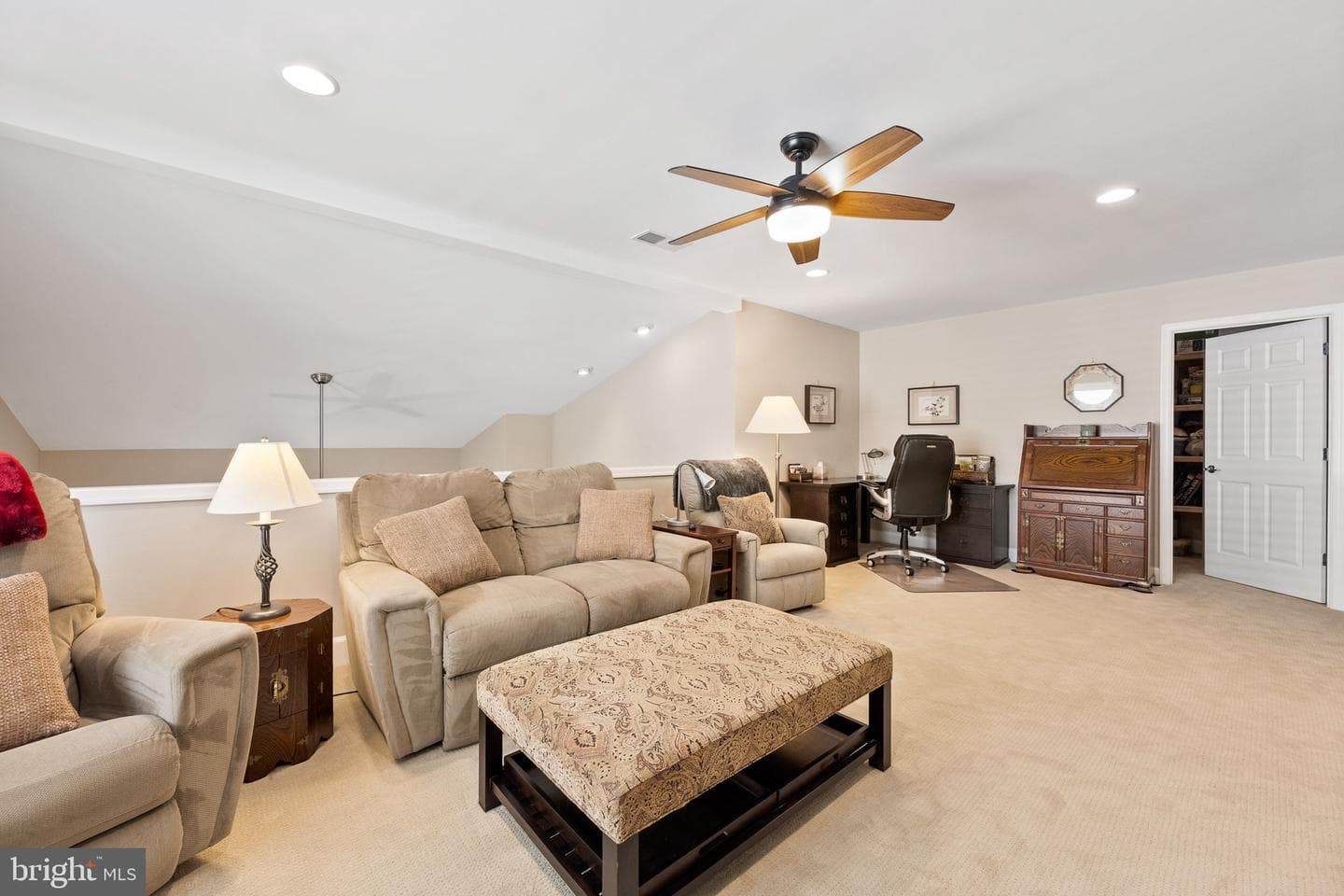 44402 Maltese Falcon Square photo 28