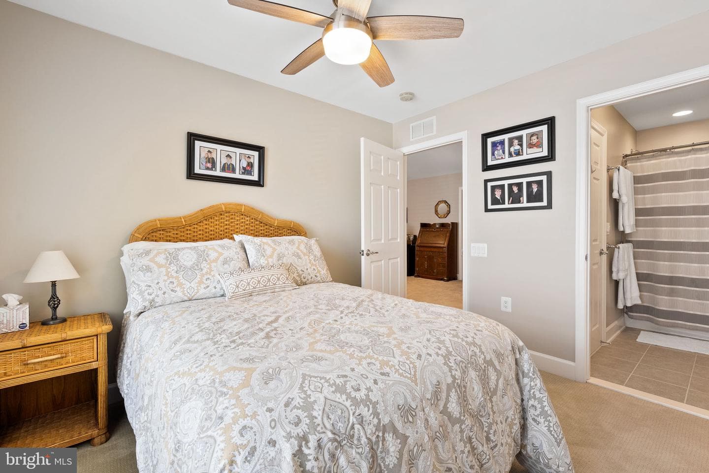 44402 Maltese Falcon Square photo 30