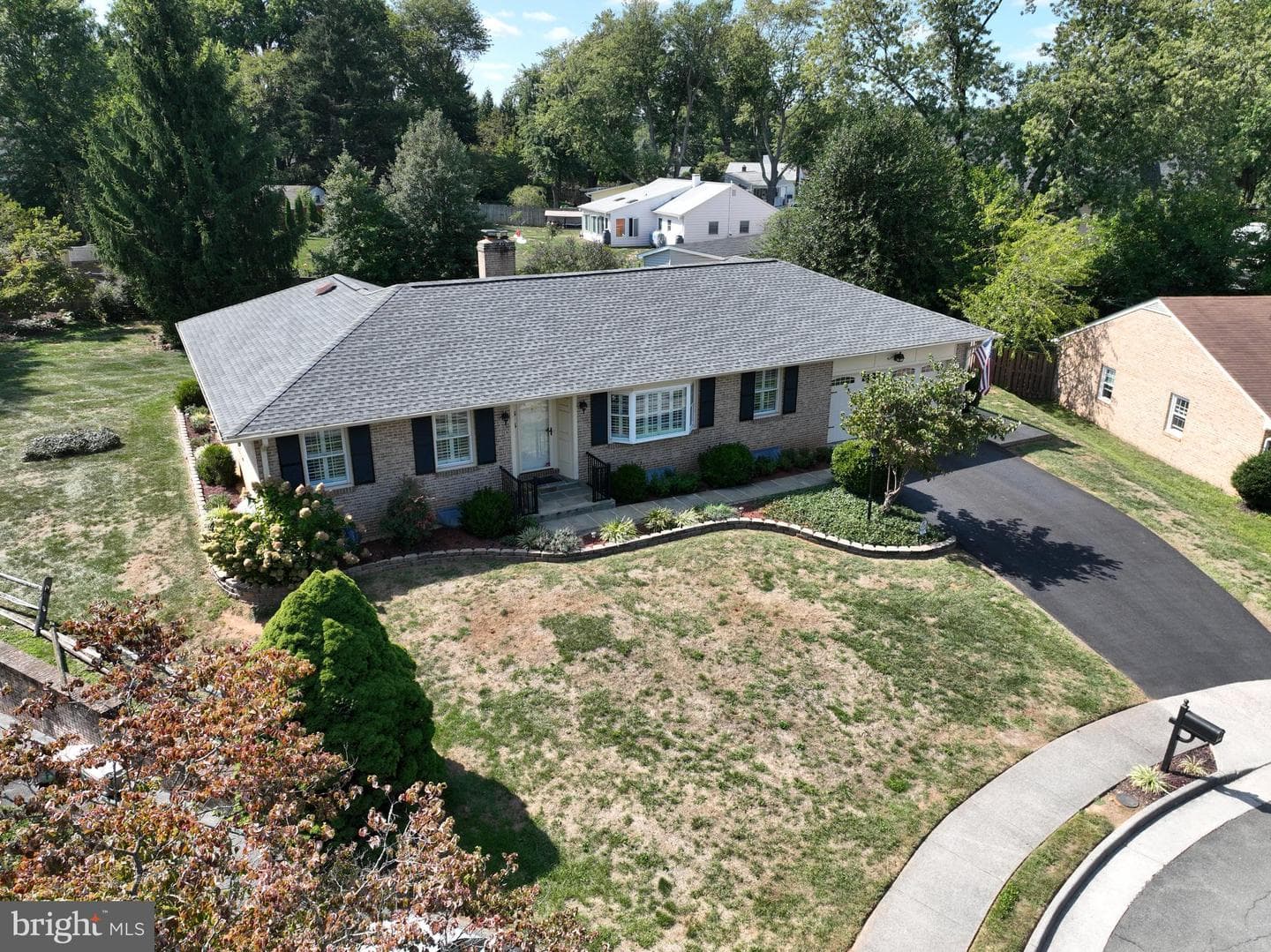 313 Belmont Place SW photo 2
