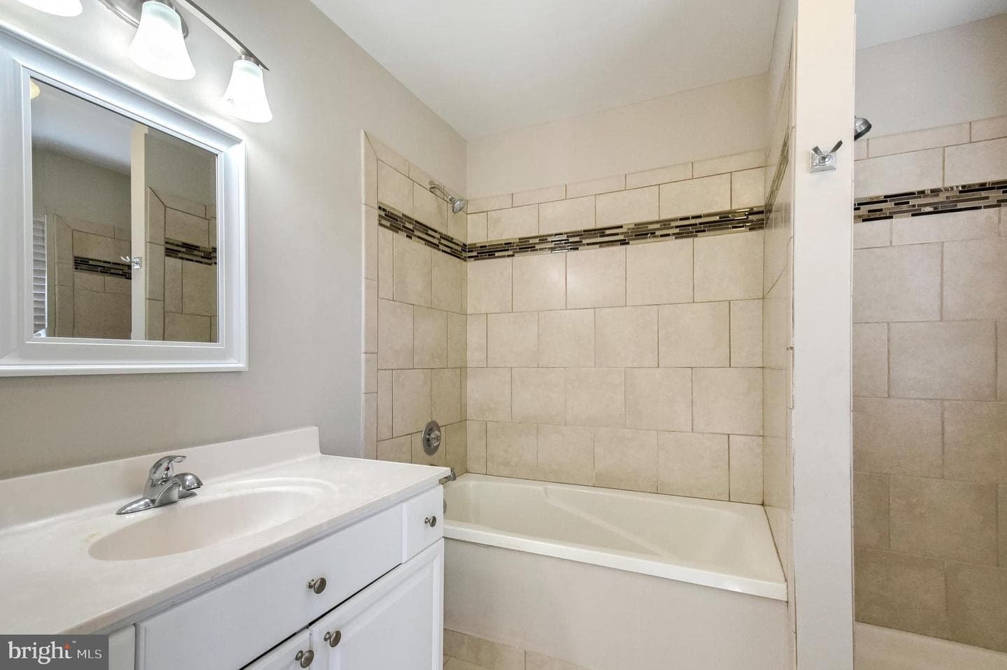 21870 Maywood Terrace photo 15