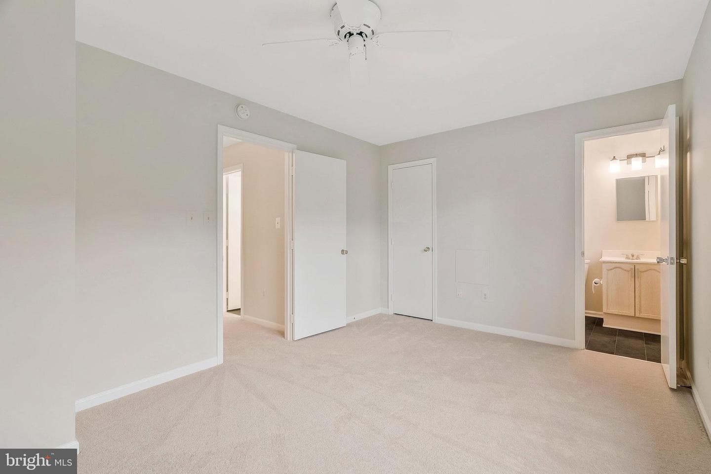527 Radford Terrace NE photo 17
