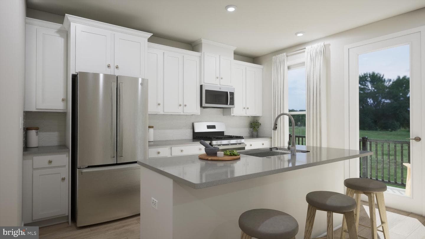 42611 Streamlet Square photo 1