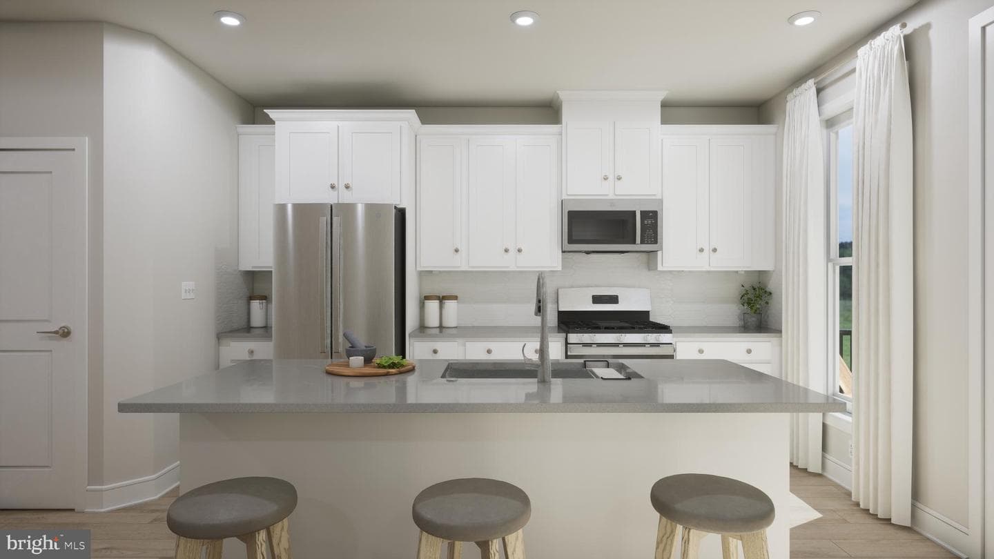42611 Streamlet Square photo 2