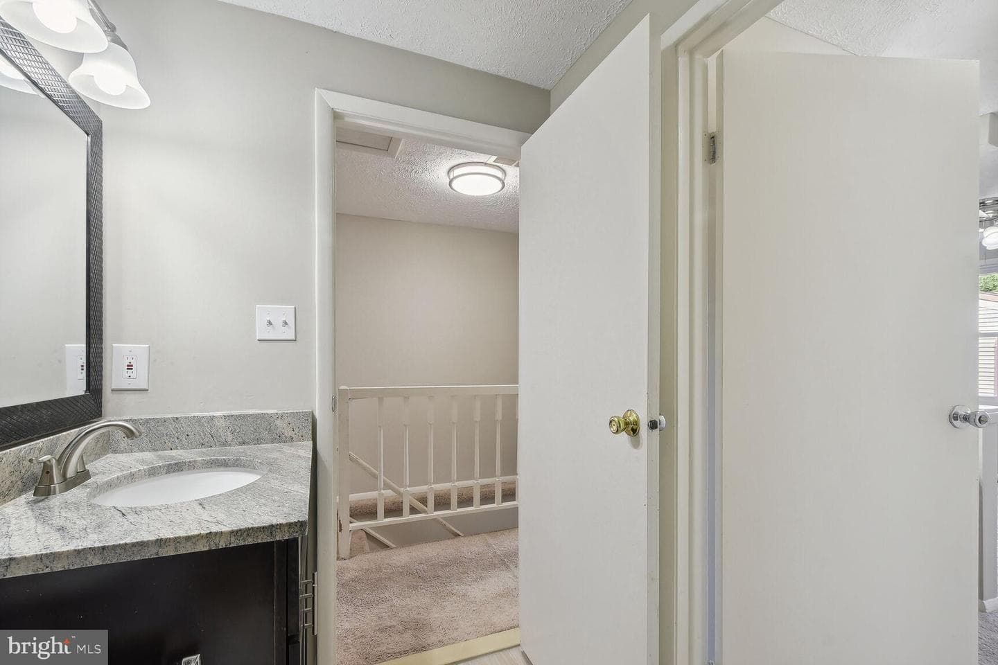 525 Brethour Court photo 12
