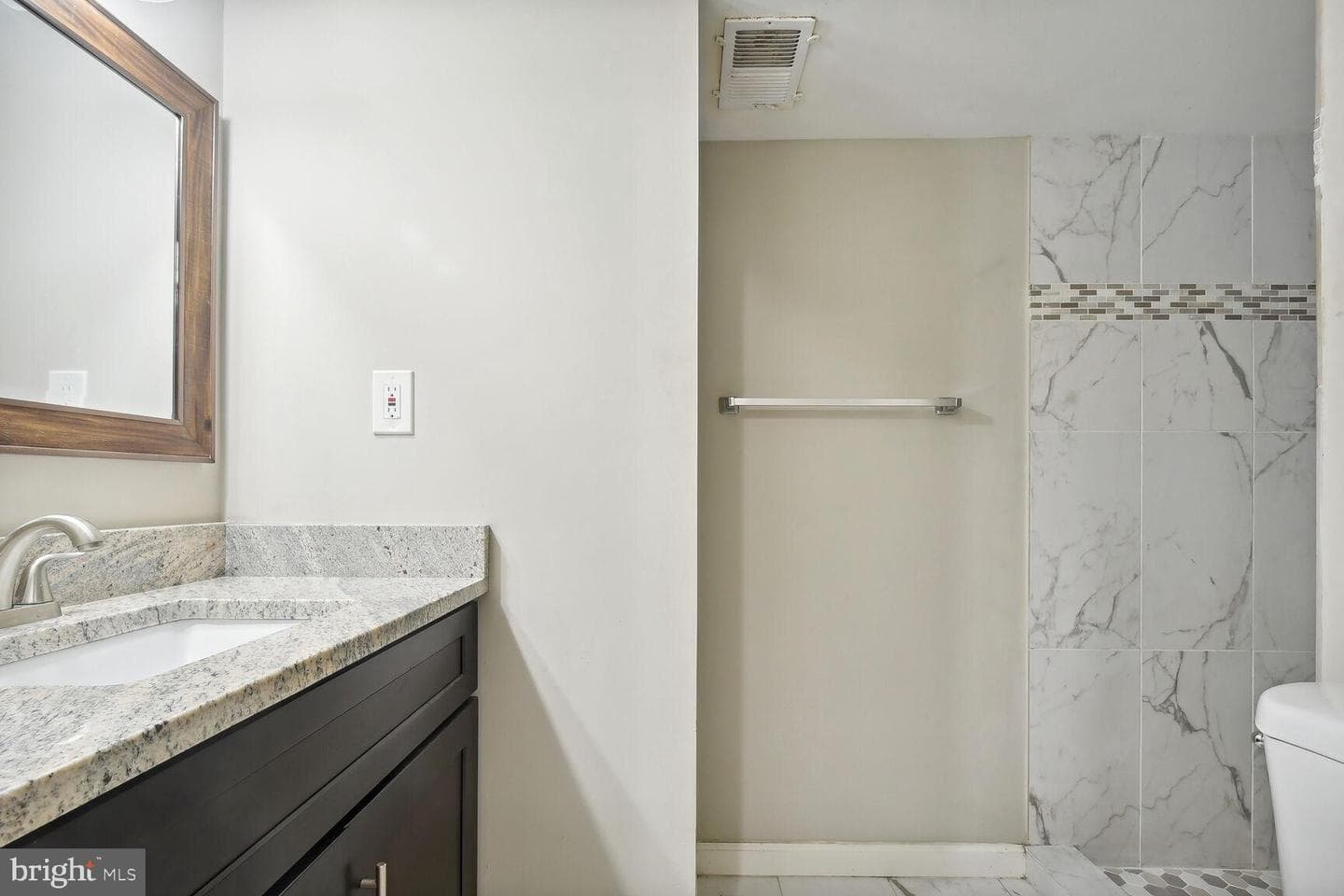 525 Brethour Court photo 16