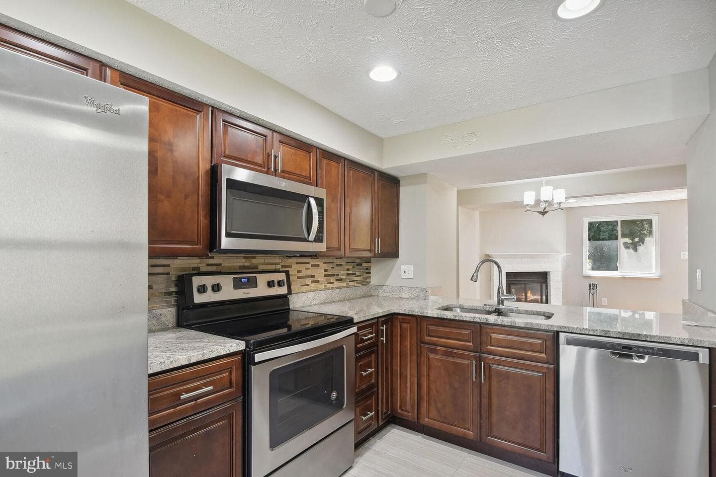 525 Brethour Court photo 3