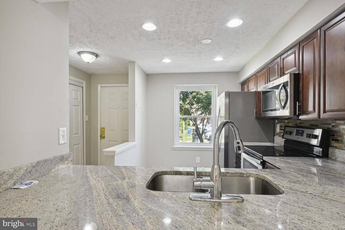 525 Brethour Court photo 4